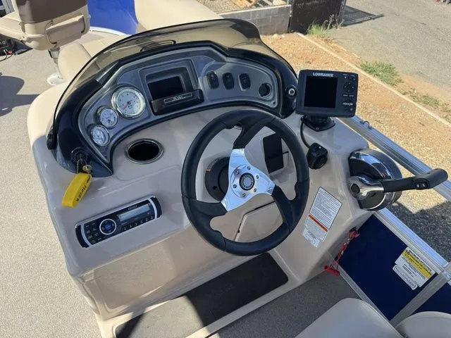 Slide: The Image of Sun Tracker Fishin' Barge 20 DLX 2017 - 39