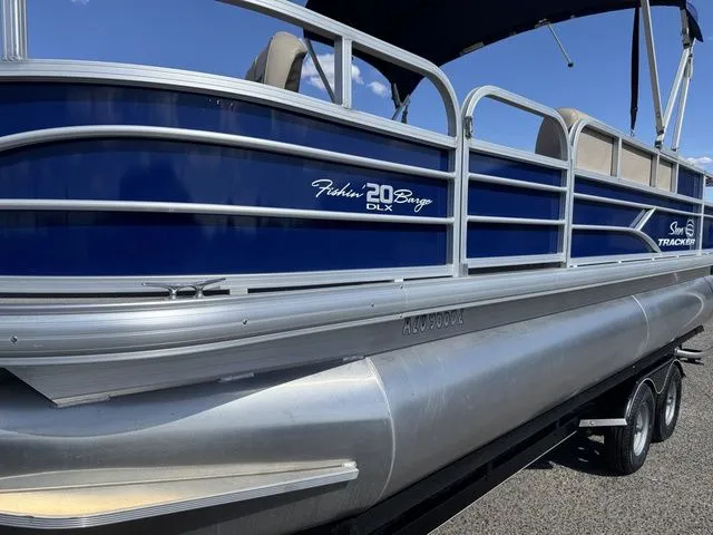 Slide: The Image of Sun Tracker Fishin' Barge 20 DLX 2017 - 4