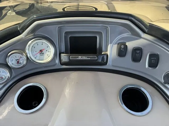 Slide: The Image of Sun Tracker Fishin' Barge 20 DLX 2017 - 43