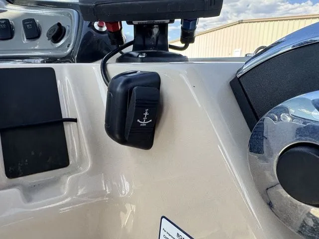 Slide: The Image of Sun Tracker Fishin' Barge 20 DLX 2017 - 46