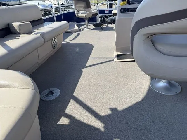 Slide: The Image of Sun Tracker Fishin' Barge 20 DLX 2017 - 48