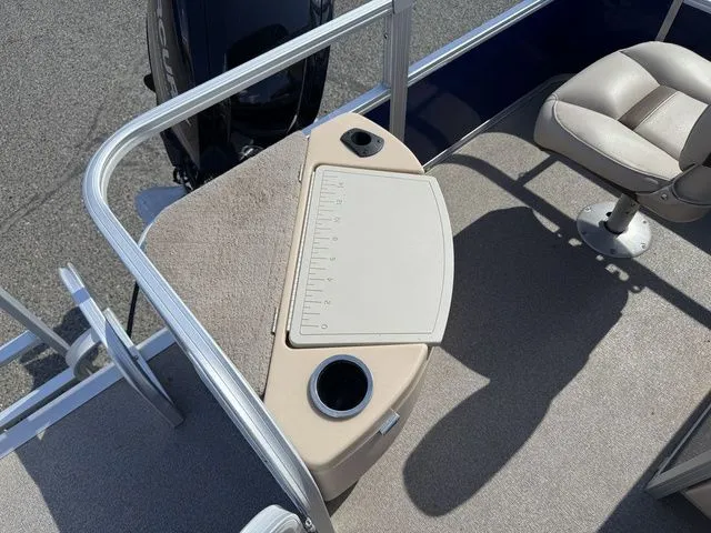 Slide: The Image of Sun Tracker Fishin' Barge 20 DLX 2017 - 49