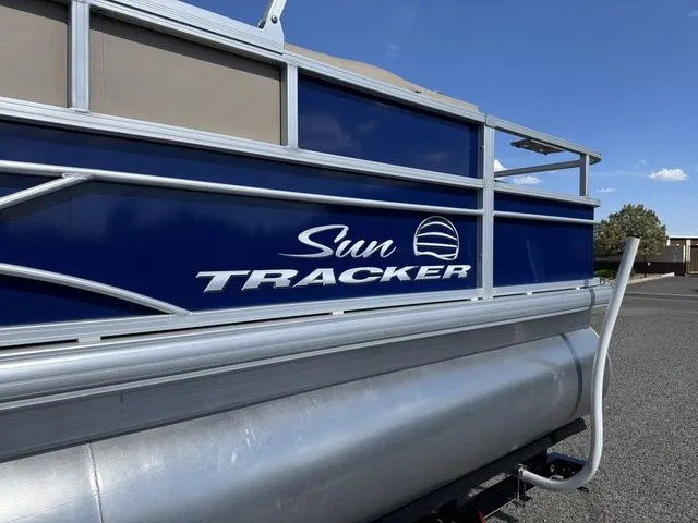 Slide: The Image of Sun Tracker Fishin' Barge 20 DLX 2017 - 5