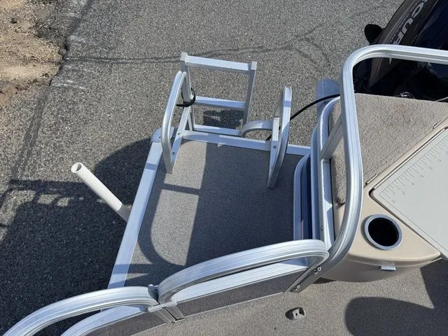 Slide: The Image of Sun Tracker Fishin' Barge 20 DLX 2017 - 50