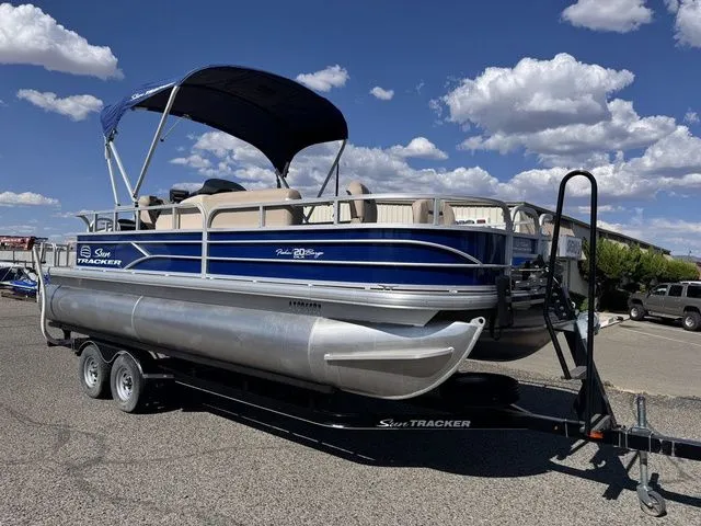 Slide: The Image of Sun Tracker Fishin' Barge 20 DLX 2017 - 52