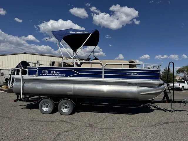Slide: The Image of Sun Tracker Fishin' Barge 20 DLX 2017 - 53