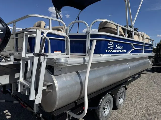 Slide: The Image of Sun Tracker Fishin' Barge 20 DLX 2017 - 56