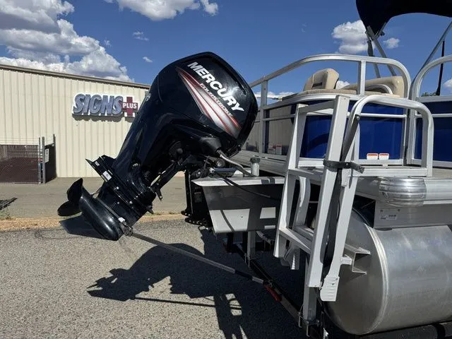 Slide: The Image of Sun Tracker Fishin' Barge 20 DLX 2017 - 57