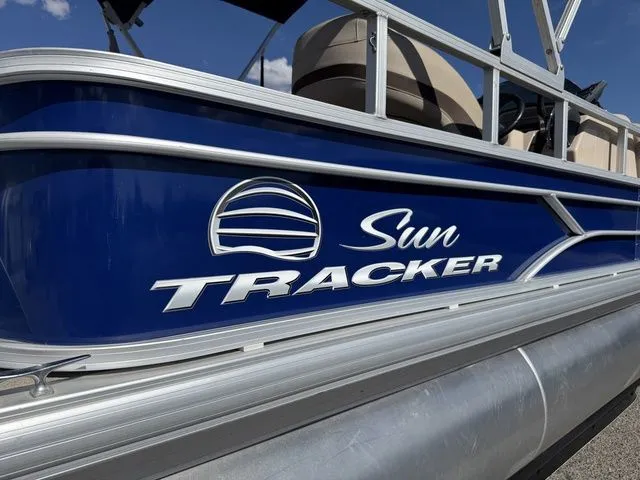 Slide: The Image of Sun Tracker Fishin' Barge 20 DLX 2017 - 58
