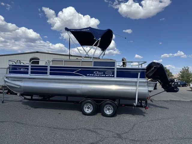 Slide: The Image of Sun Tracker Fishin' Barge 20 DLX 2017 - 6