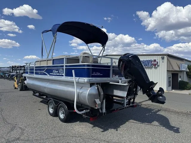 Slide: The Image of Sun Tracker Fishin' Barge 20 DLX 2017 - 7