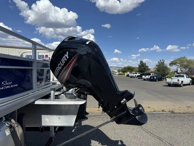 Slide: The Image of Sun Tracker Fishin' Barge 20 DLX 2017 - 8