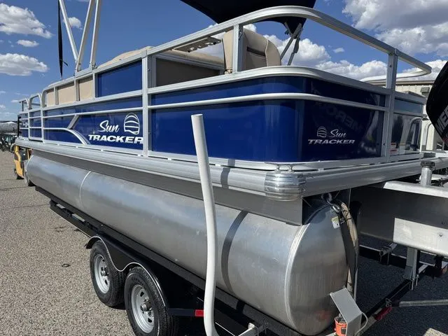 Slide: The Image of Sun Tracker Fishin' Barge 20 DLX 2017 - 9