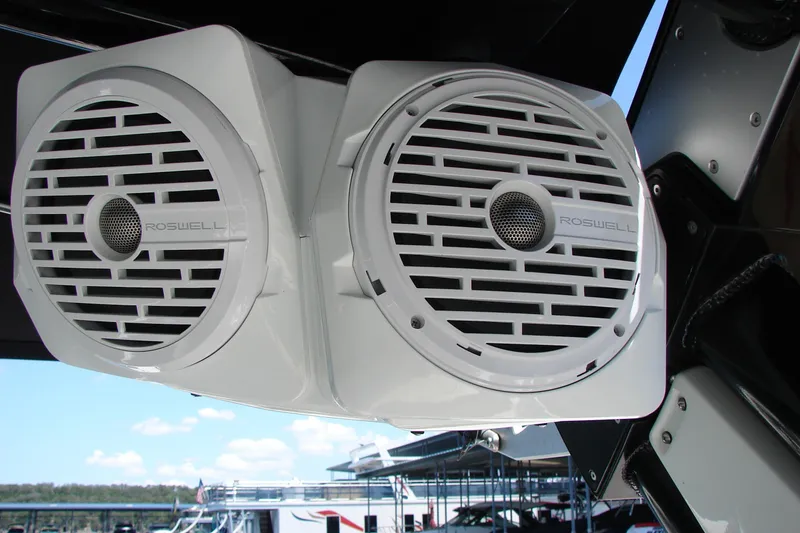 Slide: The Image of Roswell speakers on 2019 Centurion Ri257 boat, enhancing audio experience. - 41