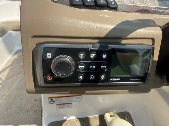 Slide: The Image of Regal 1900 Bowrider 2013 - 11