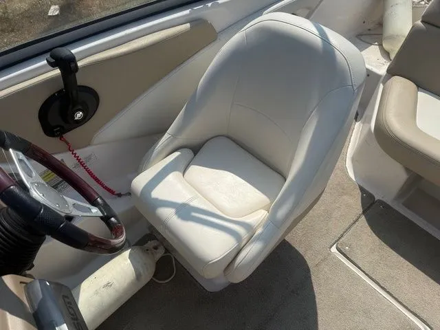 Slide: The Image of Regal 1900 Bowrider 2013 - 8