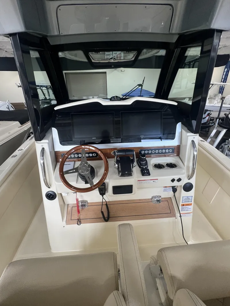 Slide: The Image of Chris-Craft Catalina 30 2025 - 7