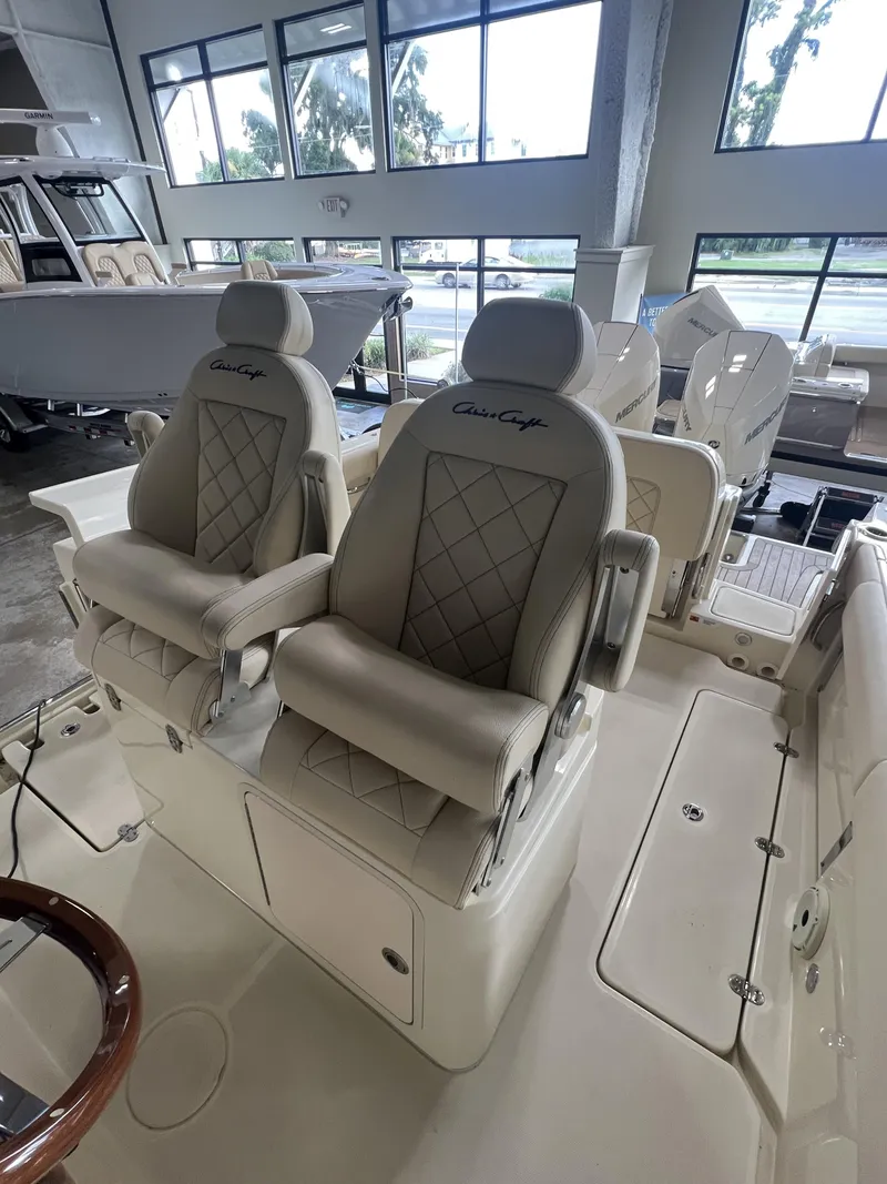 Slide: The Image of Chris-Craft Catalina 30 2025 - 9