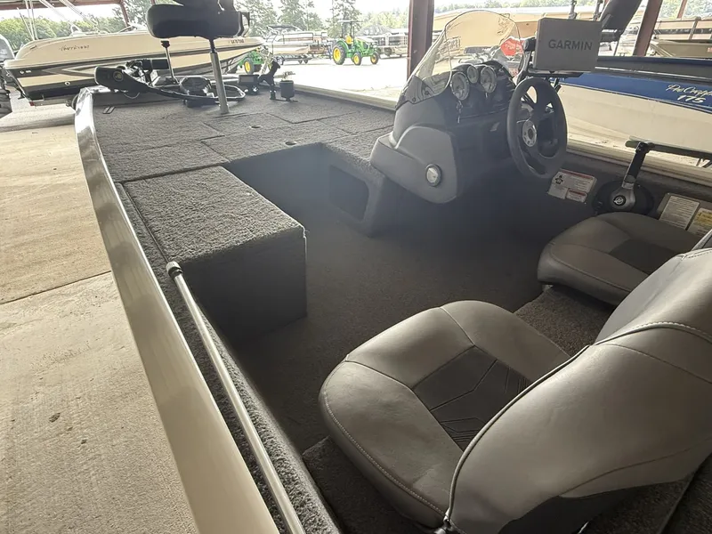 Slide: The Image of Tracker Pro 170 2023 - 11