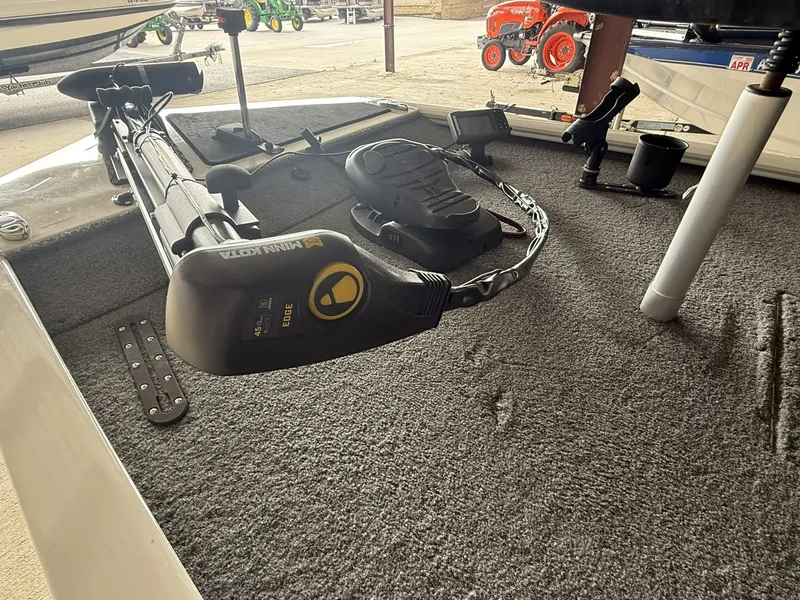 Slide: The Image of Tracker Pro 170 2023 - 3