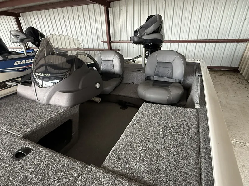 Slide: The Image of Tracker Pro 170 2023 - 5