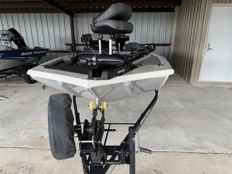 Slide: The Image of Tracker Pro 170 2023 - 9