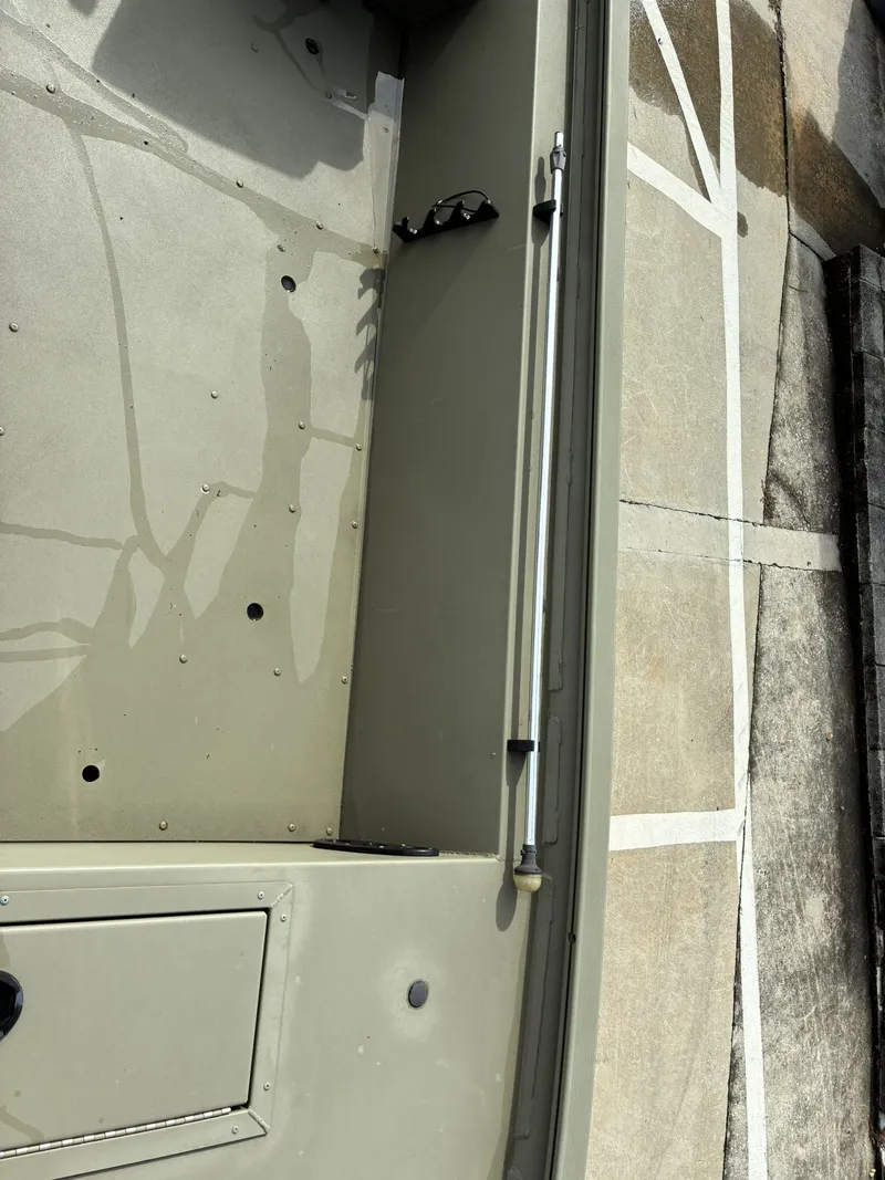 Slide: The Image of Tracker Grizzly 1754 Jon 2020 - 4