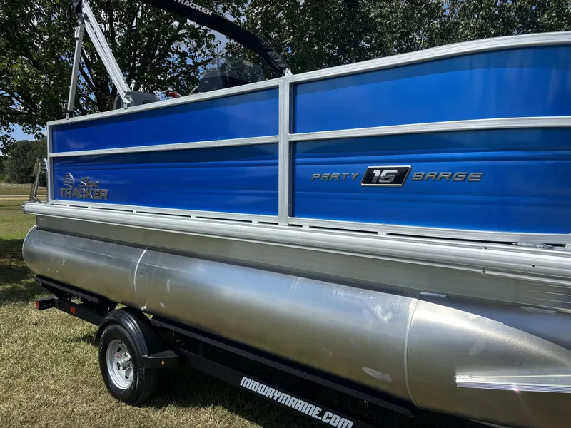 Slide: The Image of Sun Tracker Party Barge 16 DLX 2026 - 10