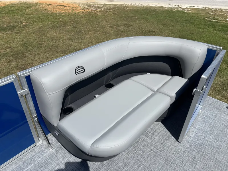 Slide: The Image of Sun Tracker Party Barge 16 DLX 2026 - 12