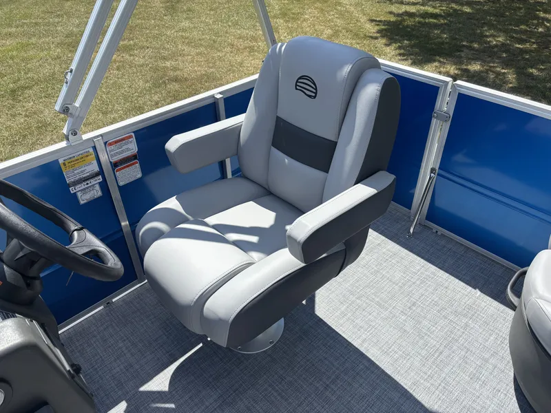 Slide: The Image of Sun Tracker Party Barge 16 DLX 2026 - 13