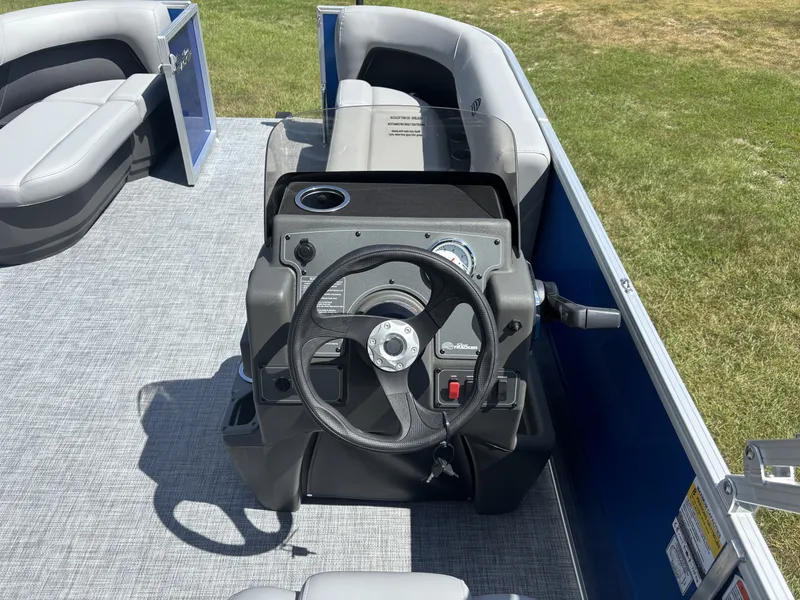 Slide: The Image of Sun Tracker Party Barge 16 DLX 2026 - 14