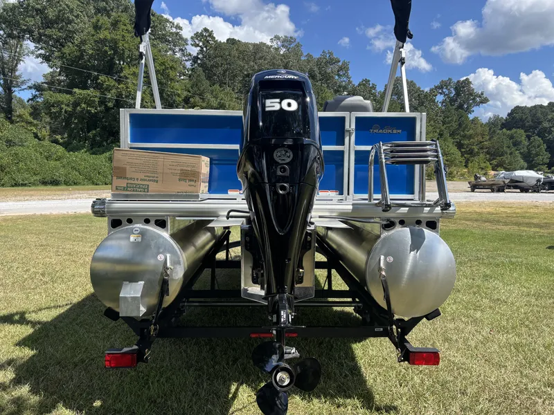 Slide: The Image of Sun Tracker Party Barge 16 DLX 2026 - 4