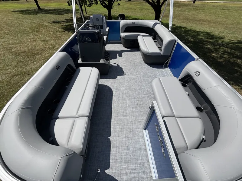 Slide: The Image of Sun Tracker Party Barge 16 DLX 2026 - 5