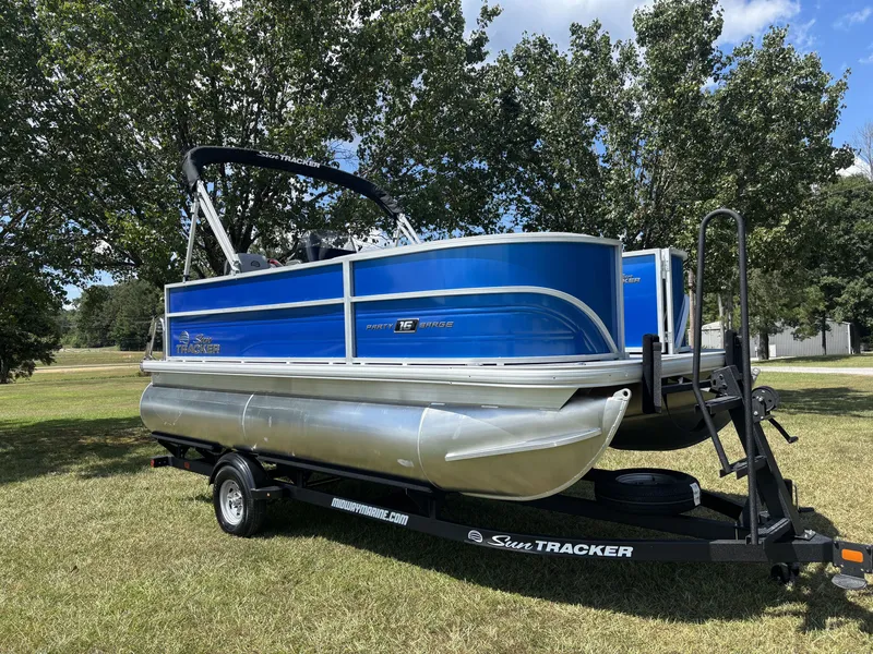 Slide: The Image of Sun Tracker Party Barge 16 DLX 2026 - 9