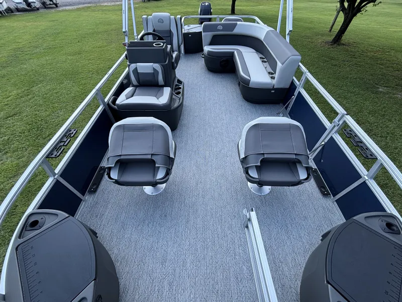 Slide: The Image of Sun Tracker Bass Buggy 18 DLX 2026 - 12