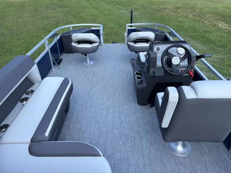 Slide: The Image of Sun Tracker Bass Buggy 18 DLX 2026 - 4