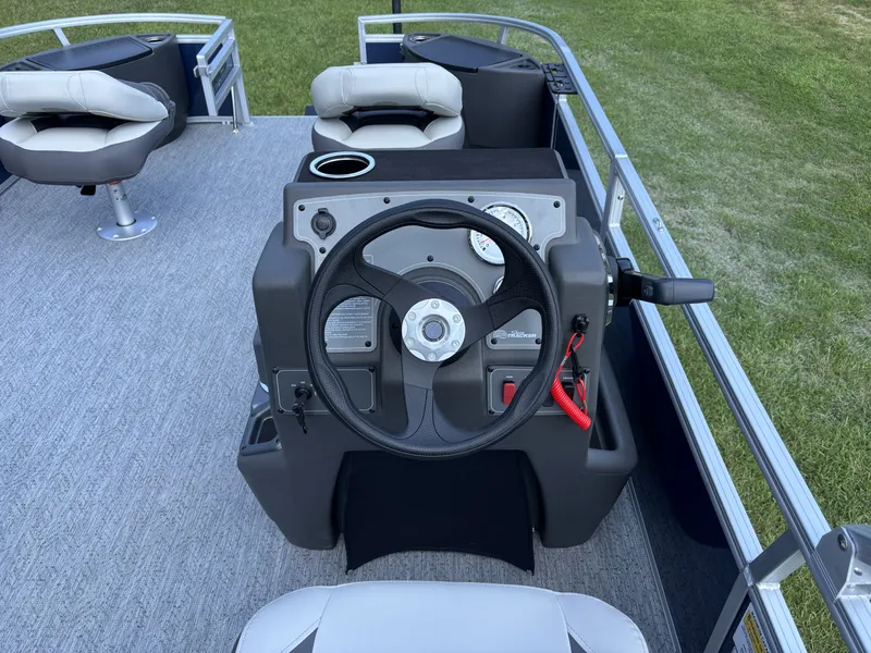 Slide: The Image of Sun Tracker Bass Buggy 18 DLX 2026 - 5