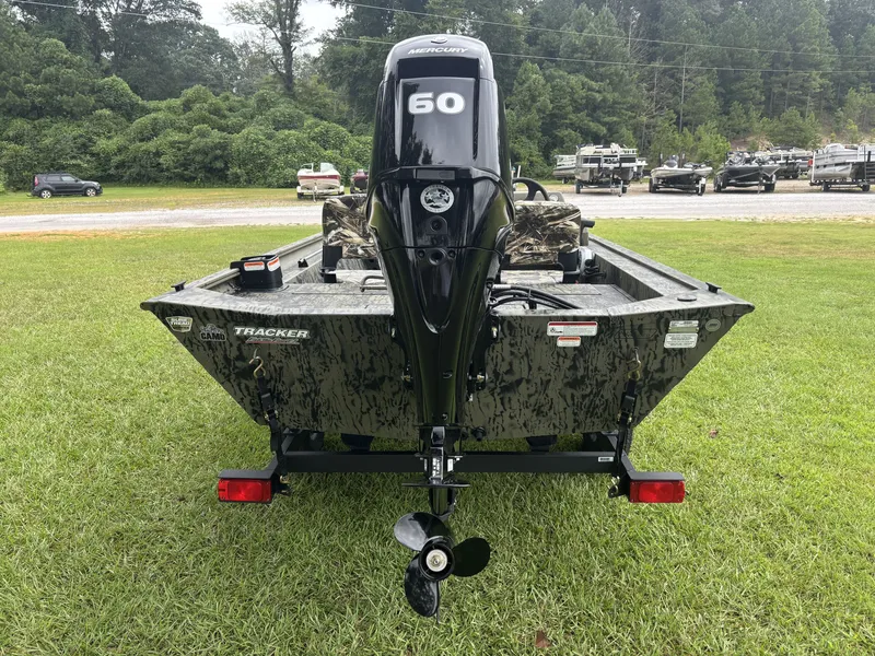 Slide: The Image of Tracker Grizzly 1754 SC 2026 - 11