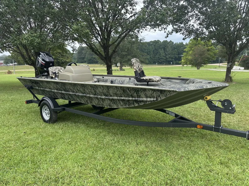 Slide: The Image of Tracker Grizzly 1754 SC 2026 - 3