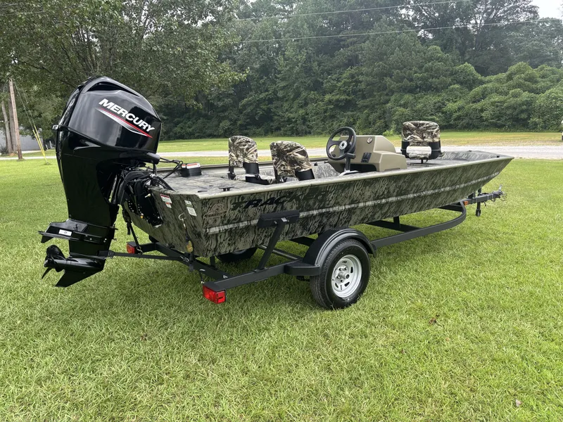 Slide: The Image of Tracker Grizzly 1754 SC 2026 - 5