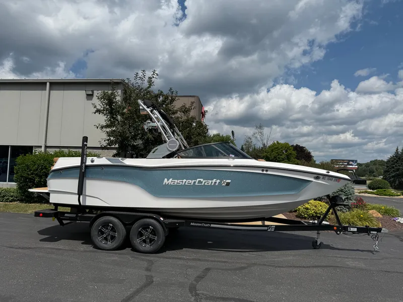 Slide: The Image of MasterCraft XT22 2023 - 1