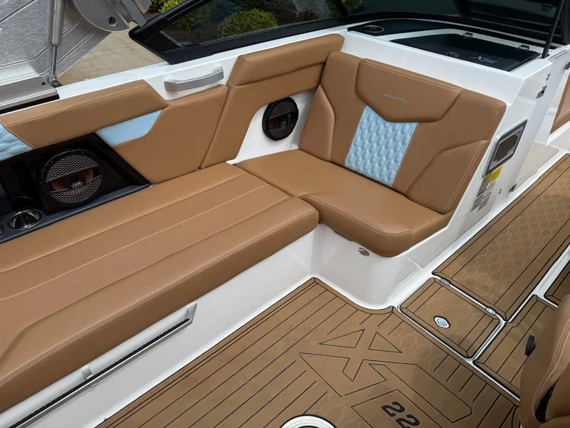 Slide: The Image of MasterCraft XT22 2023 - 11