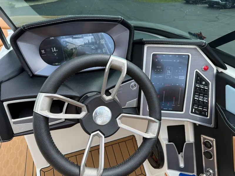 Slide: The Image of MasterCraft XT22 2023 - 14