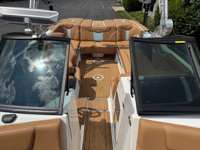 Slide: The Image of MasterCraft XT22 2023 - 16