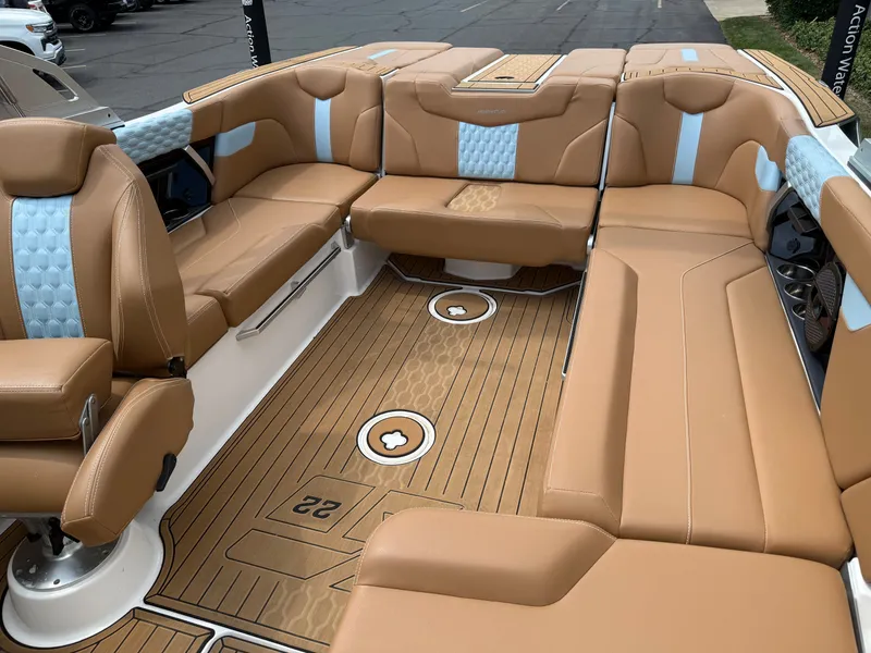 Slide: The Image of MasterCraft XT22 2023 - 17