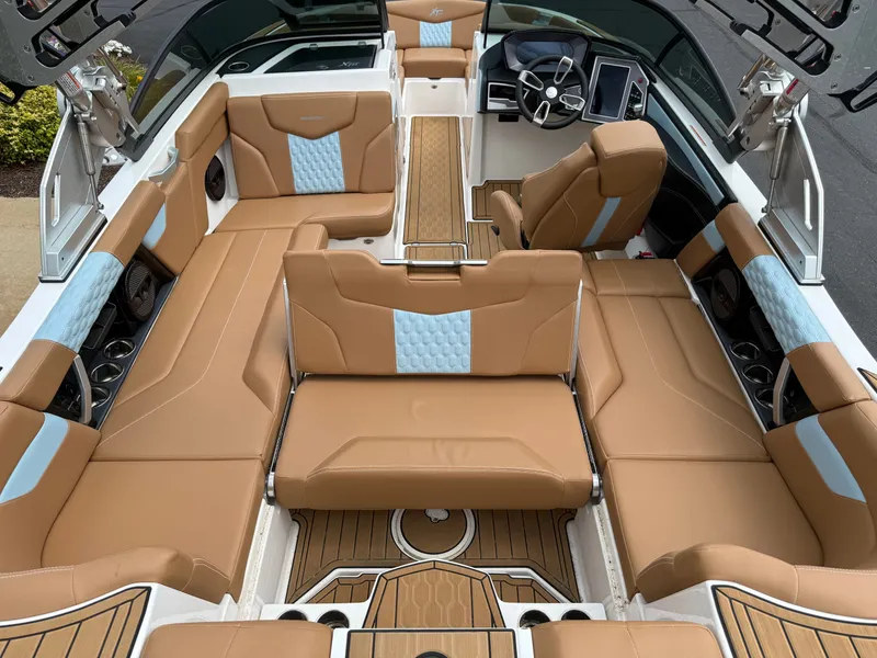 Slide: The Image of MasterCraft XT22 2023 - 18