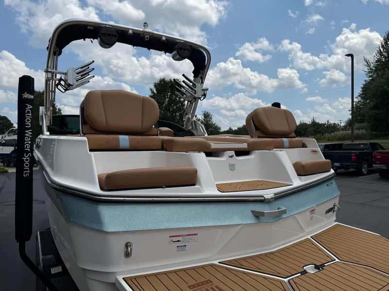 Slide: The Image of MasterCraft XT22 2023 - 20