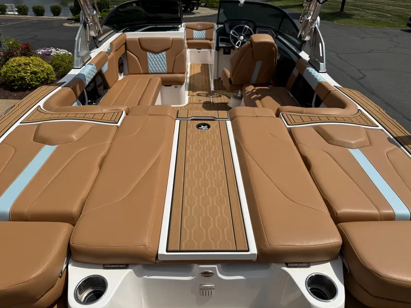 Slide: The Image of MasterCraft XT22 2023 - 8