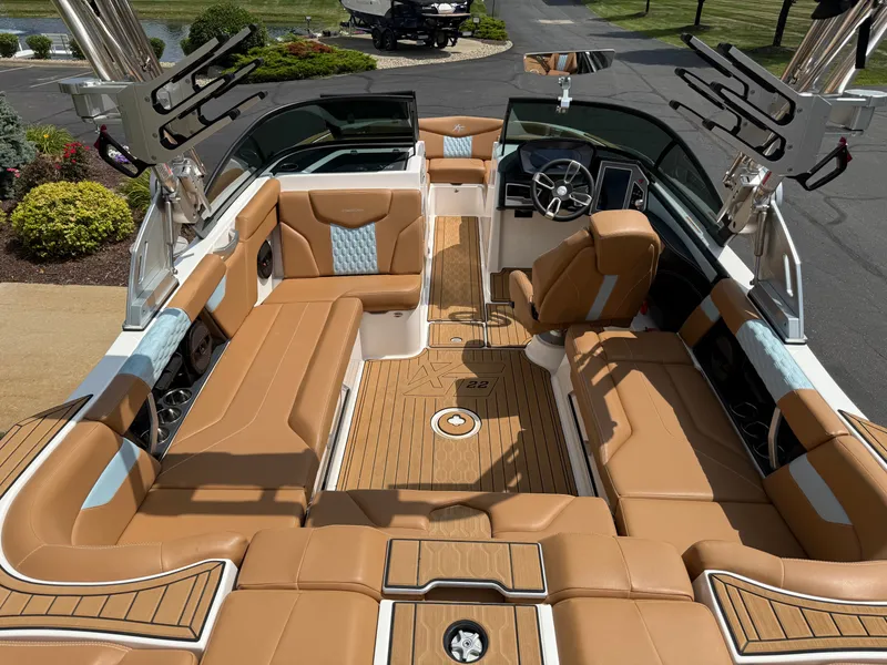 Slide: The Image of MasterCraft XT22 2023 - 9