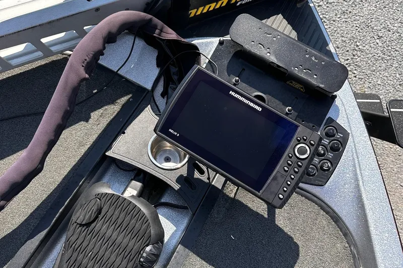 Slide: The Image of 2017 Ranger Z519 boat dashboard with Humminbird Helix 9 fish finder. - 17